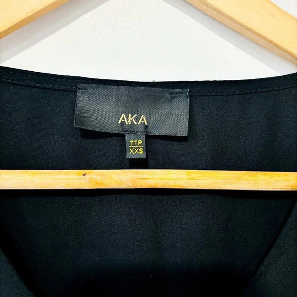 AKA  Black top - Picture 4 of 7